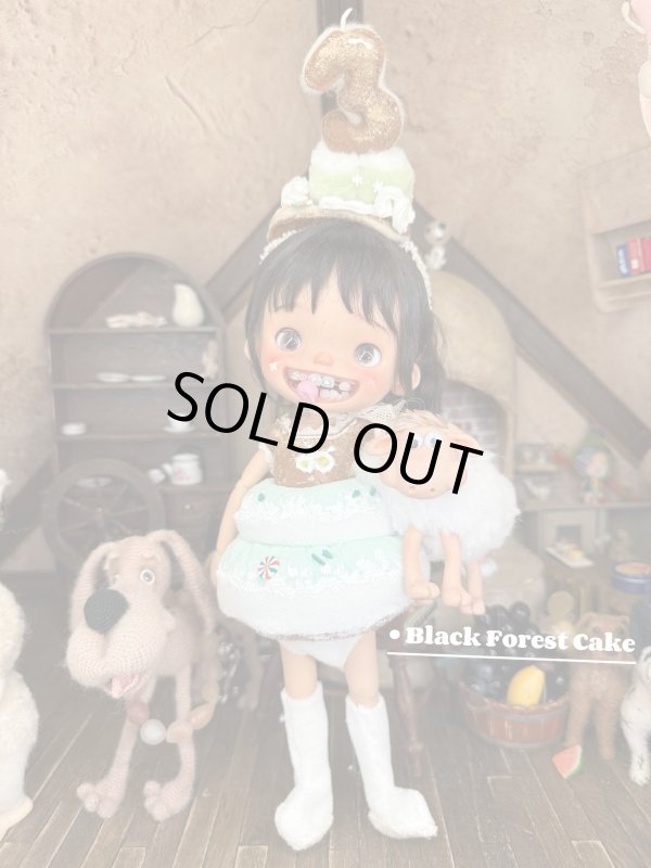 Photo2: Black Forest Cake (2)